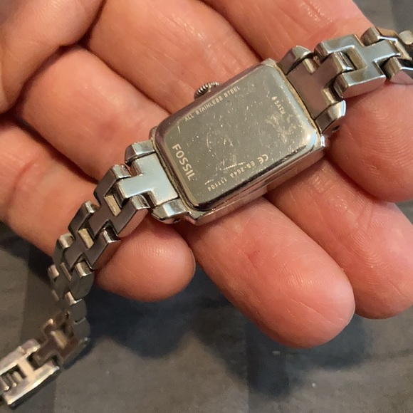 DONATED Ladies Fossil watch - Picture 9 of 9